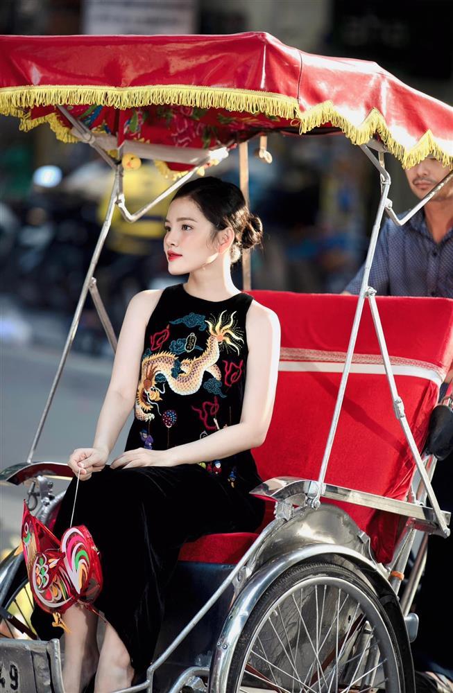 MC thời tiết sinh năm 2000 gây chú ý khi lên sóng VTV nhờ gương mặt baby-6