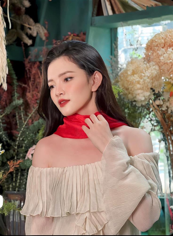 MC thời tiết sinh năm 2000 gây chú ý khi lên sóng VTV nhờ gương mặt baby-8