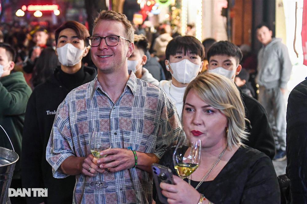 Khách Tây tố bị vòi tiền khi du lịch Việt: Hướng dẫn viên tiết lộ góc khuất-3