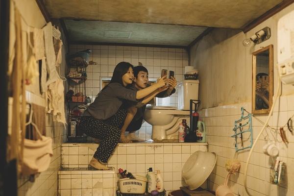 Sự trùng hợp kỳ lạ giữa phim của Trấn Thành và bộ phim khuấy đảo Hollywood-4