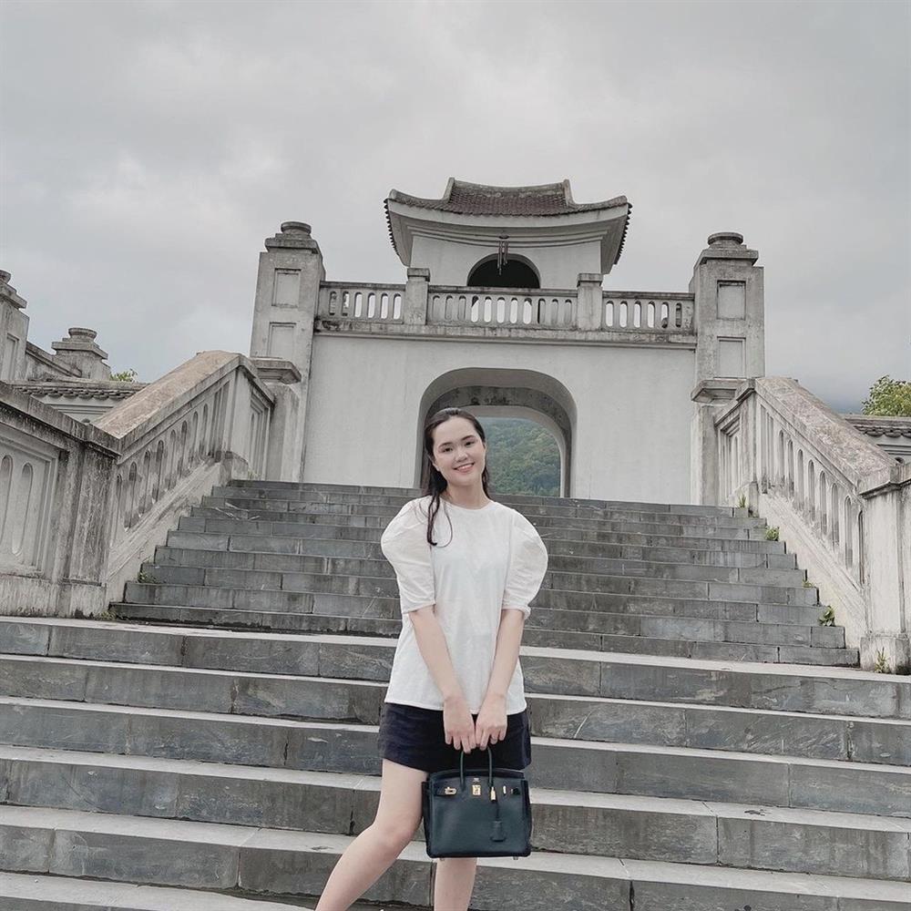 Vợ Duy Mạnh khoe túi Hermès được chồng tặng và bộ sưu tập hàng hiệu đắt đỏ-2