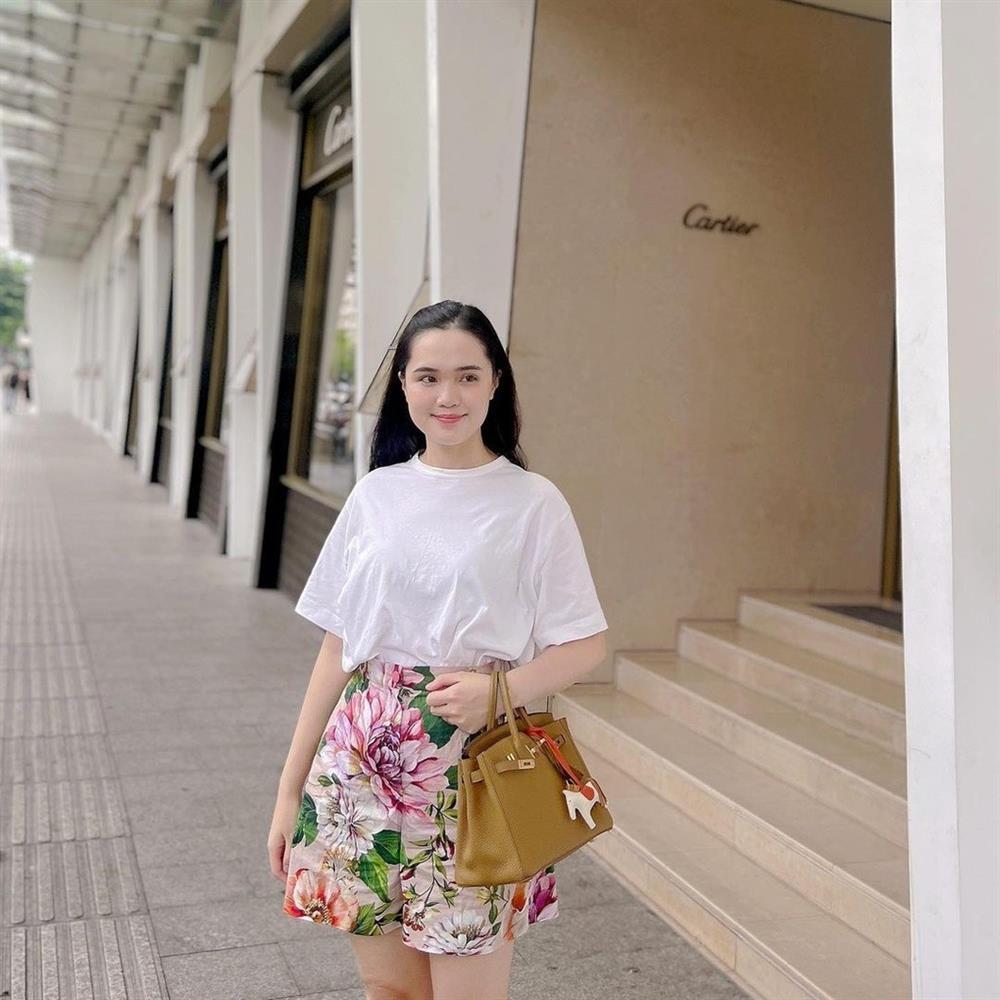 Vợ Duy Mạnh khoe túi Hermès được chồng tặng và bộ sưu tập hàng hiệu đắt đỏ-3