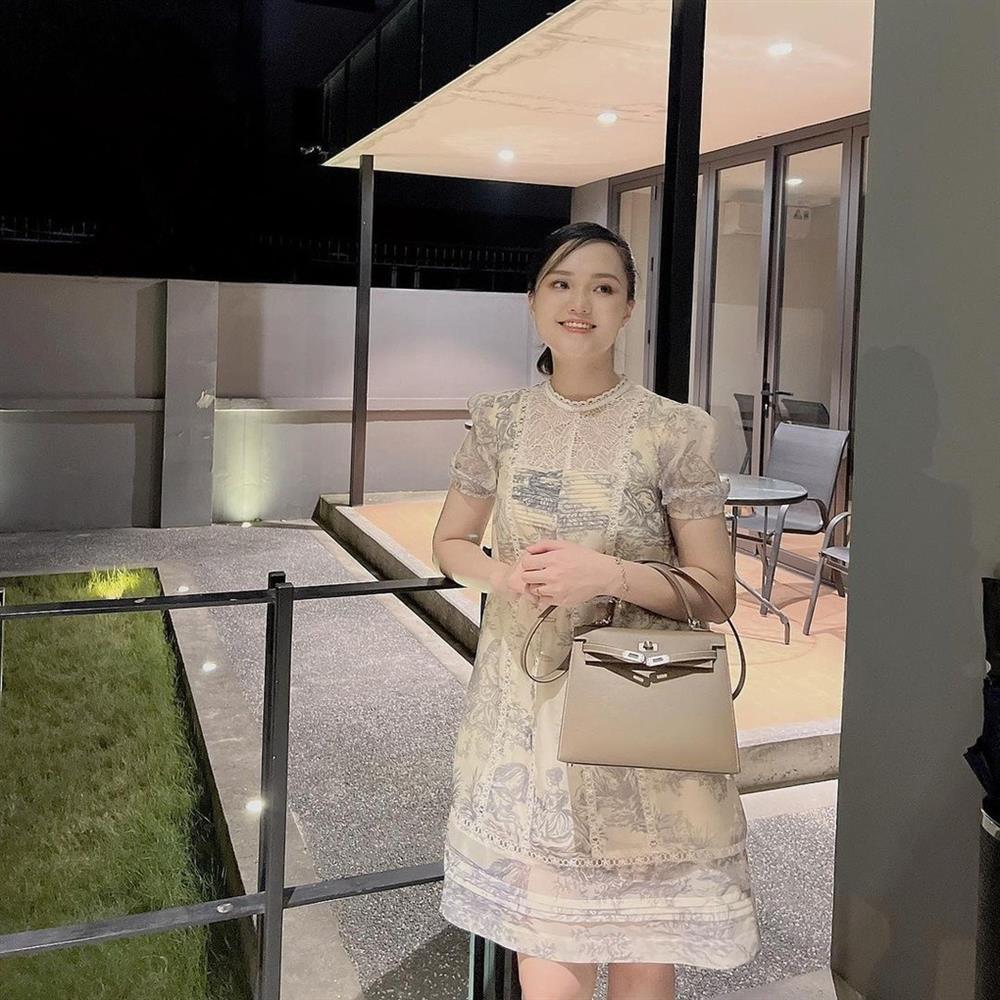 Vợ Duy Mạnh khoe túi Hermès được chồng tặng và bộ sưu tập hàng hiệu đắt đỏ-4