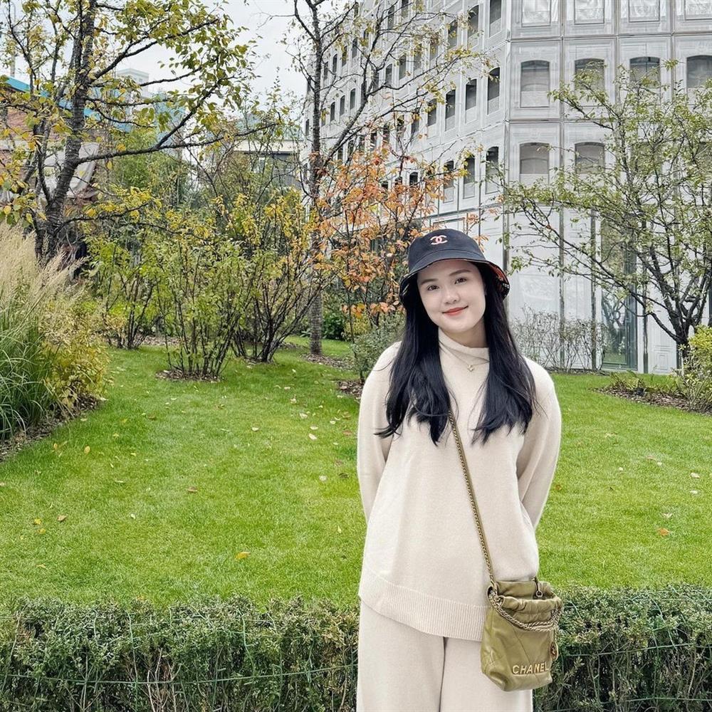 Vợ Duy Mạnh khoe túi Hermès được chồng tặng và bộ sưu tập hàng hiệu đắt đỏ-8