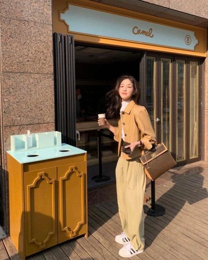 Phối đồ tông nâu be ấm áp và sang trọng-4