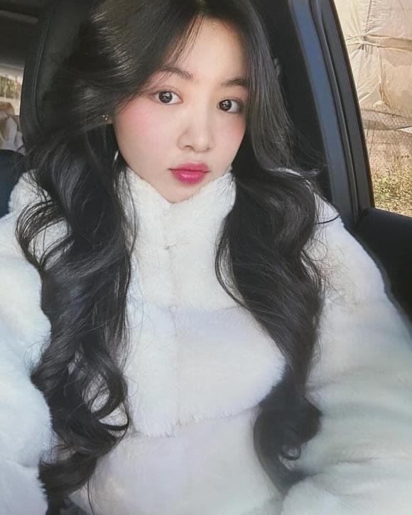 Lọ Lem nhà MC Quyền Linh gây sốt khi khoe loạt đồ hiệu đắt đỏ-3