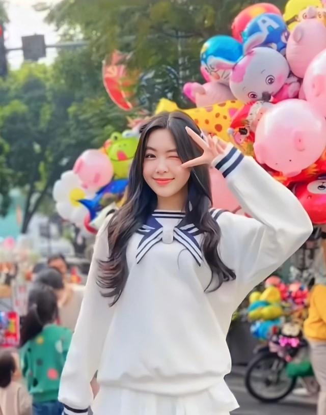 Lọ Lem nhà MC Quyền Linh gây sốt khi khoe loạt đồ hiệu đắt đỏ-5