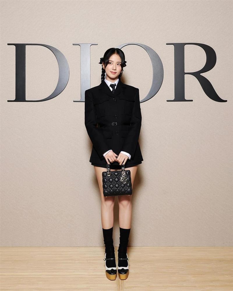 Jisoo ấn tượng, Rosé diện đồ xuyên thấu tại Tuần lễ thời trang Paris-5