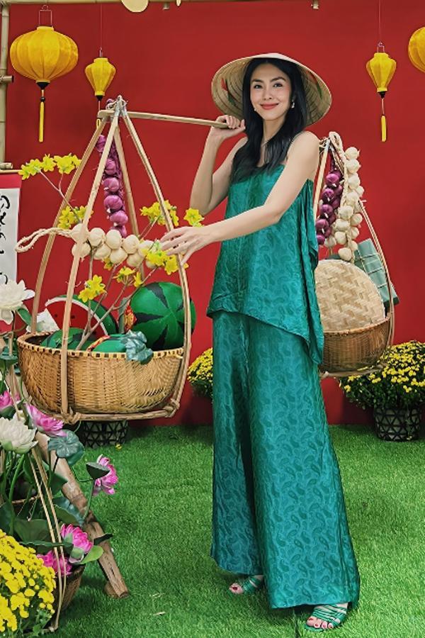 Tăng Thanh Hà khoe ảnh đi chơi cùng con trai, fan lại xuýt xoa vóc dáng thon gọn gợi cảm-7