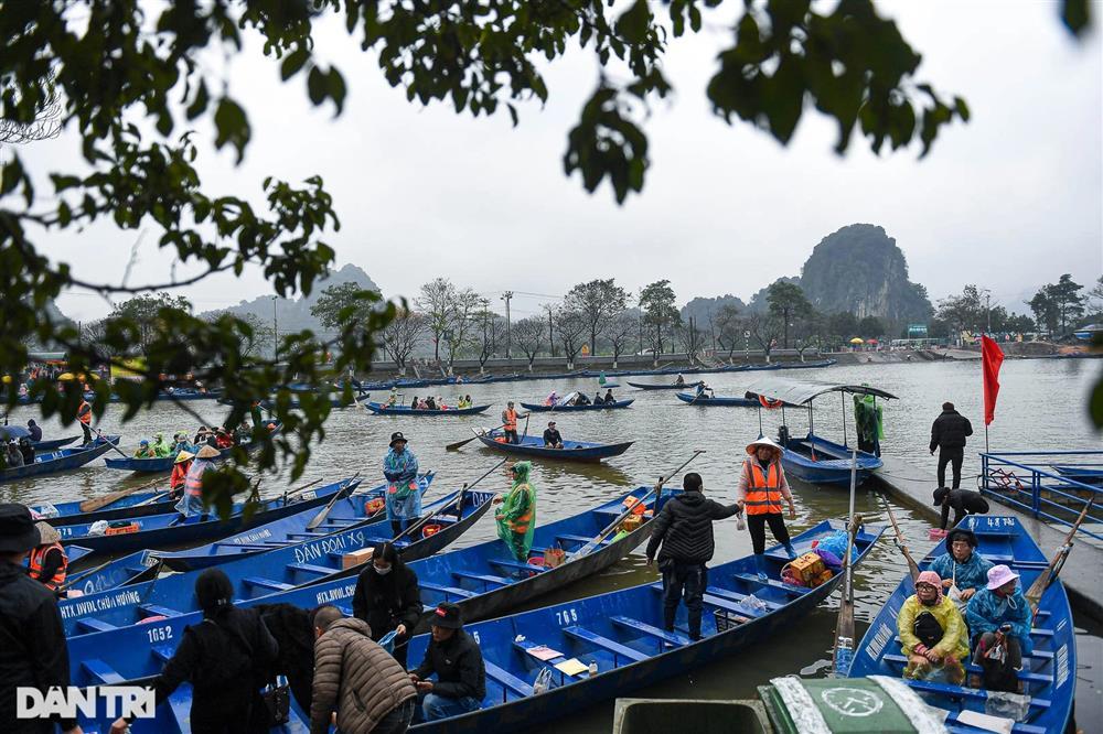 Thực hư thông tin chùa Hương vắng nhất lịch sử, lái đò xếp hàng chờ-1