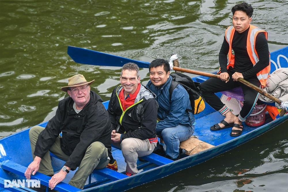 Thực hư thông tin chùa Hương vắng nhất lịch sử, lái đò xếp hàng chờ-4