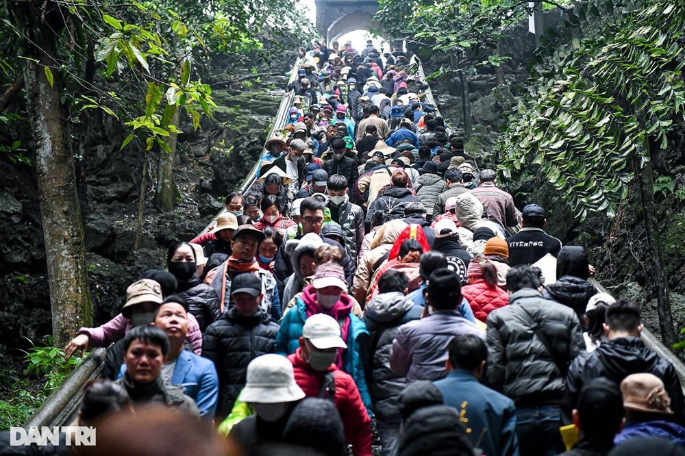 Thực hư thông tin chùa Hương vắng nhất lịch sử, lái đò xếp hàng chờ-6