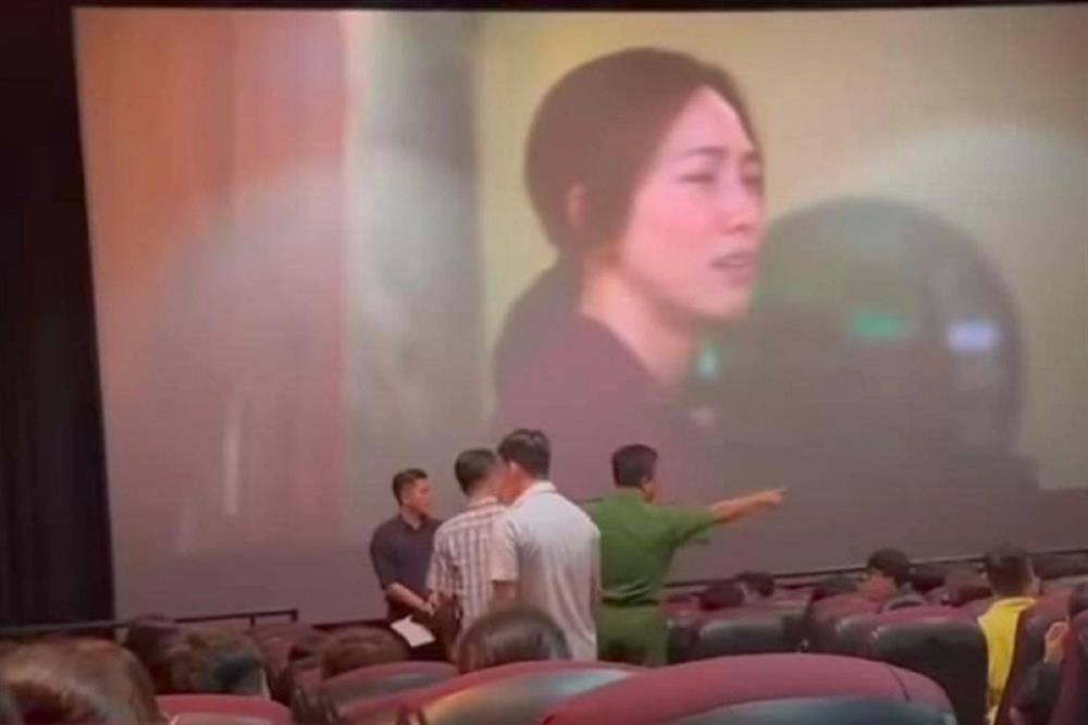 Vì sao công an vào rạp chiếu phim Mai kiểm tra?-1