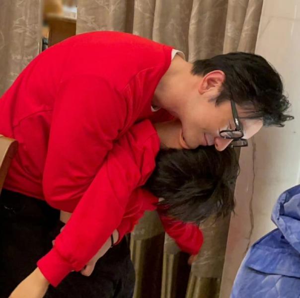 Huỳnh Hiểu Minh hiếm hoi khoe ảnh bên con trai 7 tuổi, nhóc tỳ gây chú ý nhờ điều này-2