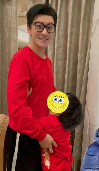 Huỳnh Hiểu Minh hiếm hoi khoe ảnh bên con trai 7 tuổi, nhóc tỳ gây chú ý nhờ điều này-3