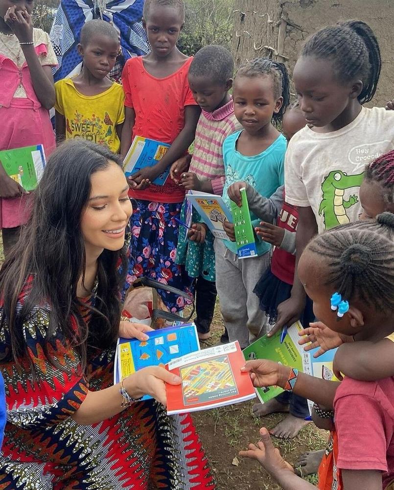 Ngỡ ngàng khi Miss World Colombia giỏi 5 ngôn ngữ, có tới 2 bằng thạc sĩ-6