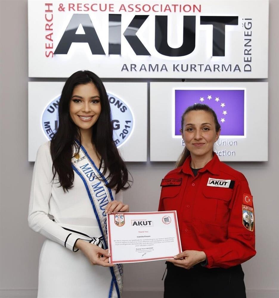 Ngỡ ngàng khi Miss World Colombia giỏi 5 ngôn ngữ, có tới 2 bằng thạc sĩ-13