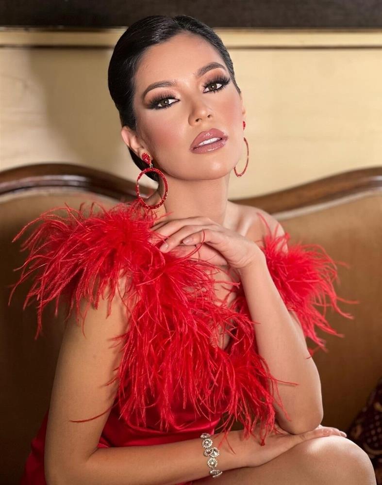 Ngỡ ngàng khi Miss World Colombia giỏi 5 ngôn ngữ, có tới 2 bằng thạc sĩ-15