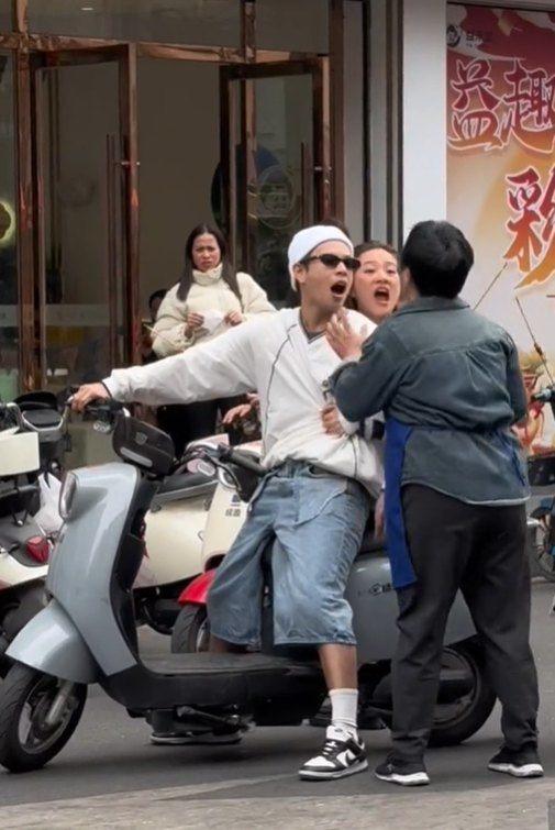 Xôn xao video vợ chồng ca sĩ Jaykii tranh cãi với người bán hàng ở Trung Quốc-3