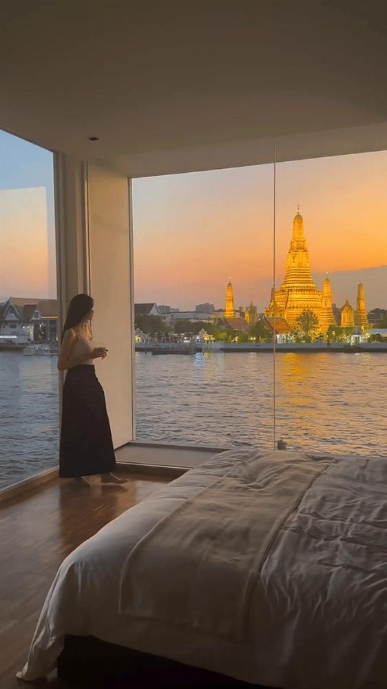 Style vi vu Thái 10 điểm của Thùy Tiên: Xinh yêu lại cực tôn dáng-3