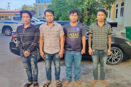 Người đàn ông bị đâm chết khi đang ngồi bên lề đường