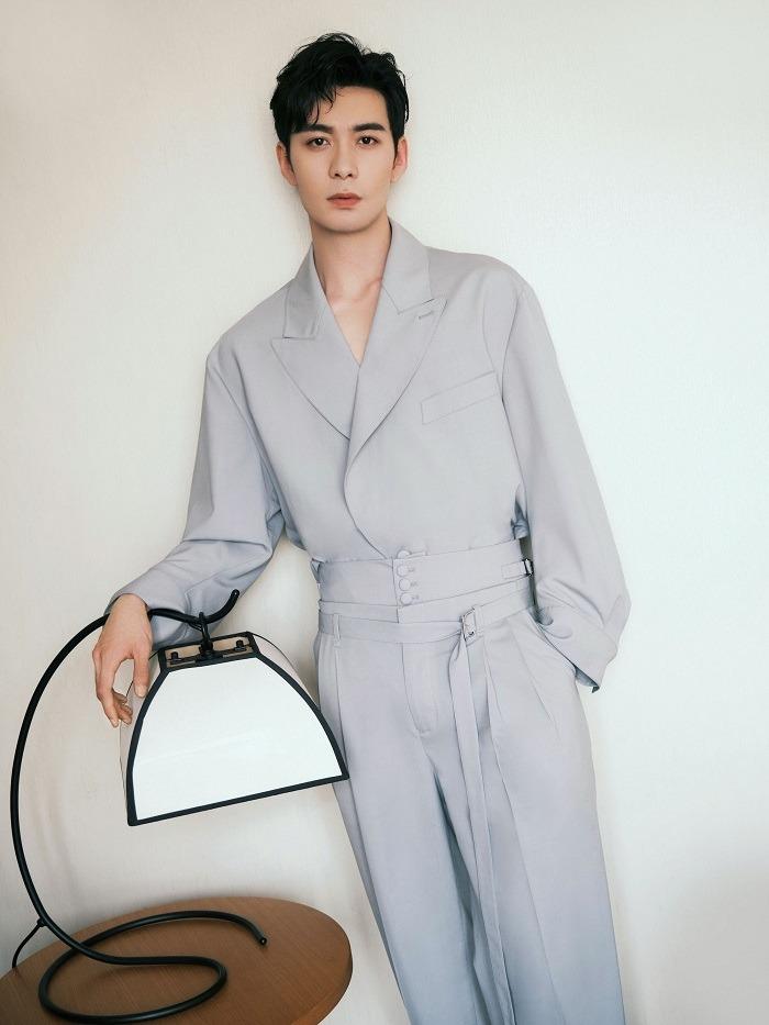 Chỉ một bộ phim, Địch Lệ Nhiệt Ba ‘5 lần 7 lượt’ đổi nam chính, người mới vừa ‘gây bão’ đầu năm 2024-4