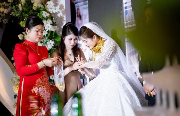 Choáng ngợp cô dâu Gen Z được nhà chồng tặng 18 cây vàng, một sổ đỏ làm của hồi môn trước khi kết hôn-2