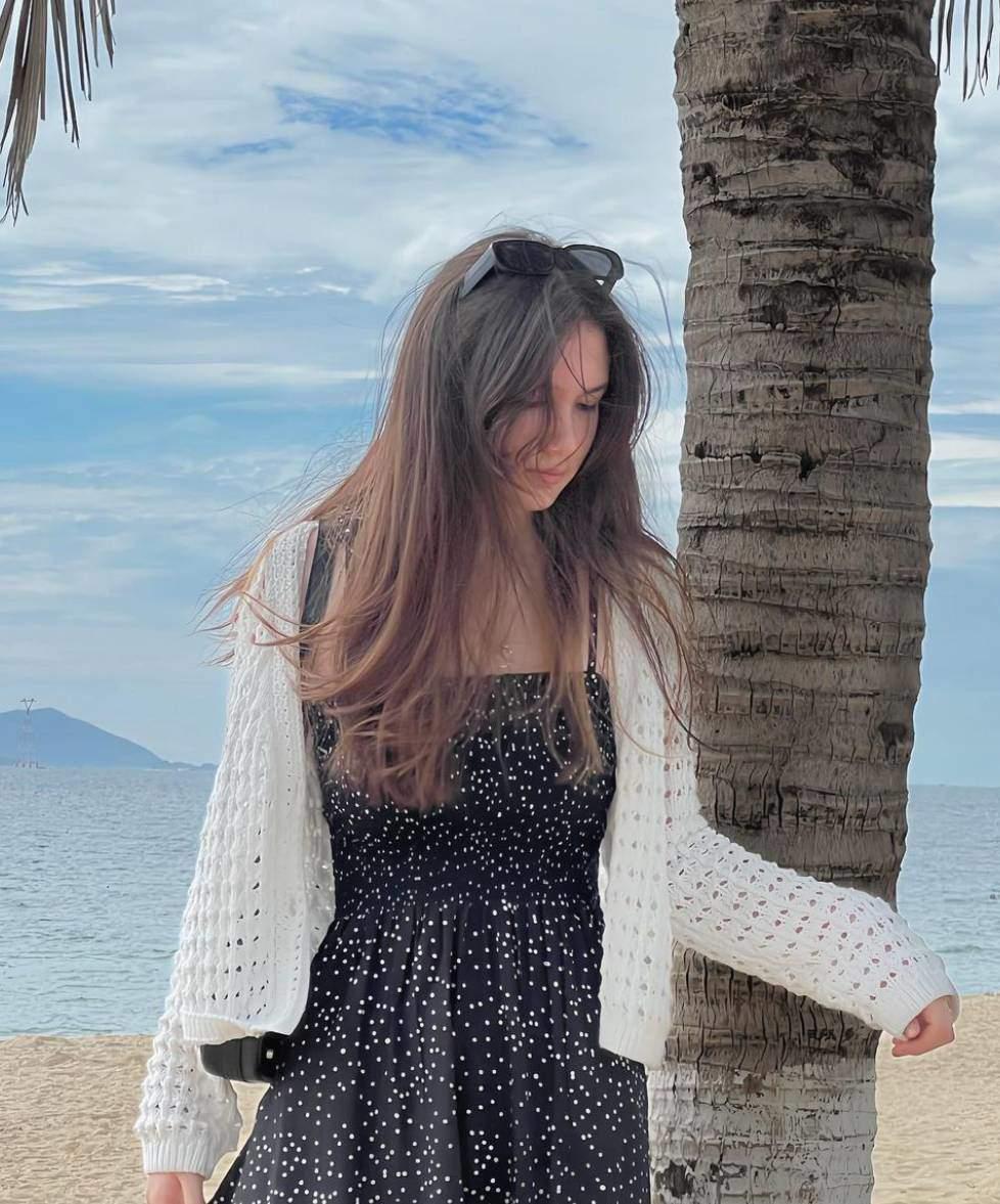 3 cô em gái xinh đẹp nhà cầu thủ Việt, body nóng bỏng, làn da trắng nõn mặc gì cũng đẹp-2