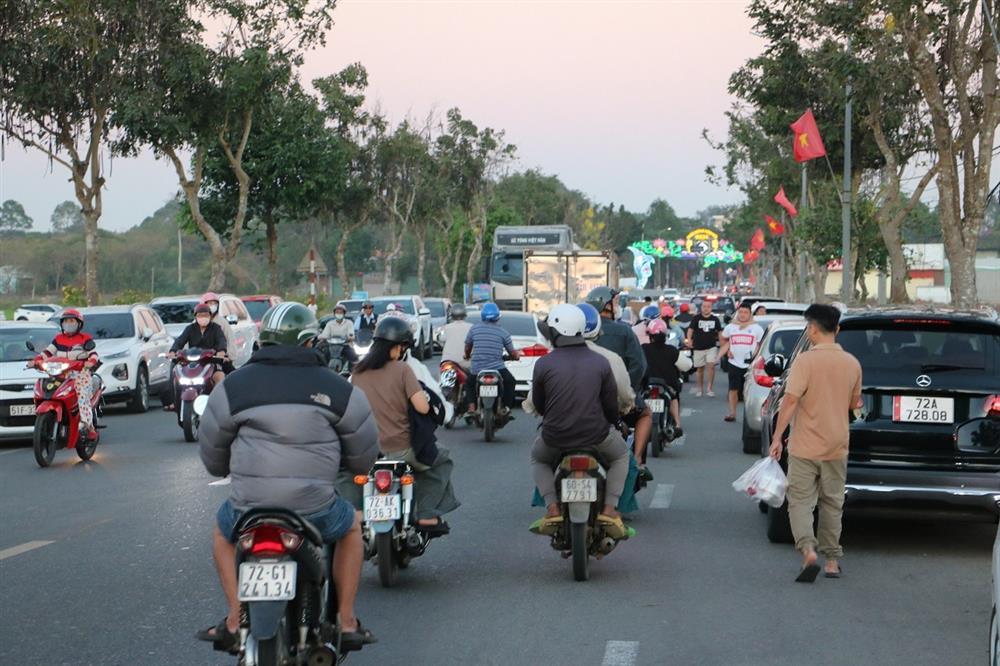 Dừng hoạt động chợ ẩm thực giữa đồng lúa xanh đang gây sốt cộng đồng mạng-2