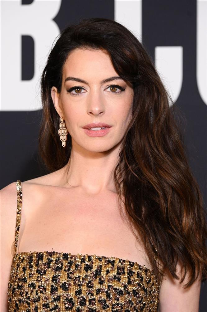 4 kiểu tóc trẻ trung và sang trọng của Anne Hathaway, phụ nữ trên 40 tuổi nên tham khảo-1