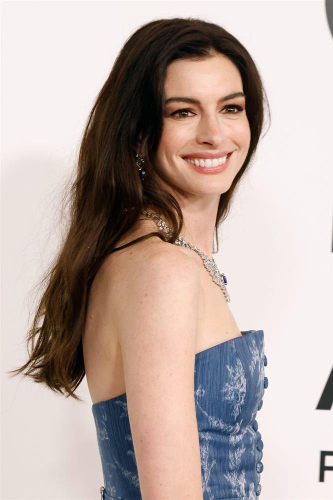 4 kiểu tóc trẻ trung và sang trọng của Anne Hathaway, phụ nữ trên 40 tuổi nên tham khảo-3