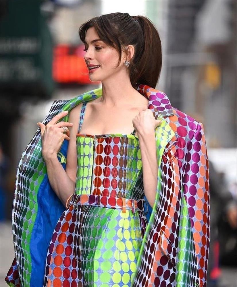 4 kiểu tóc trẻ trung và sang trọng của Anne Hathaway, phụ nữ trên 40 tuổi nên tham khảo-4