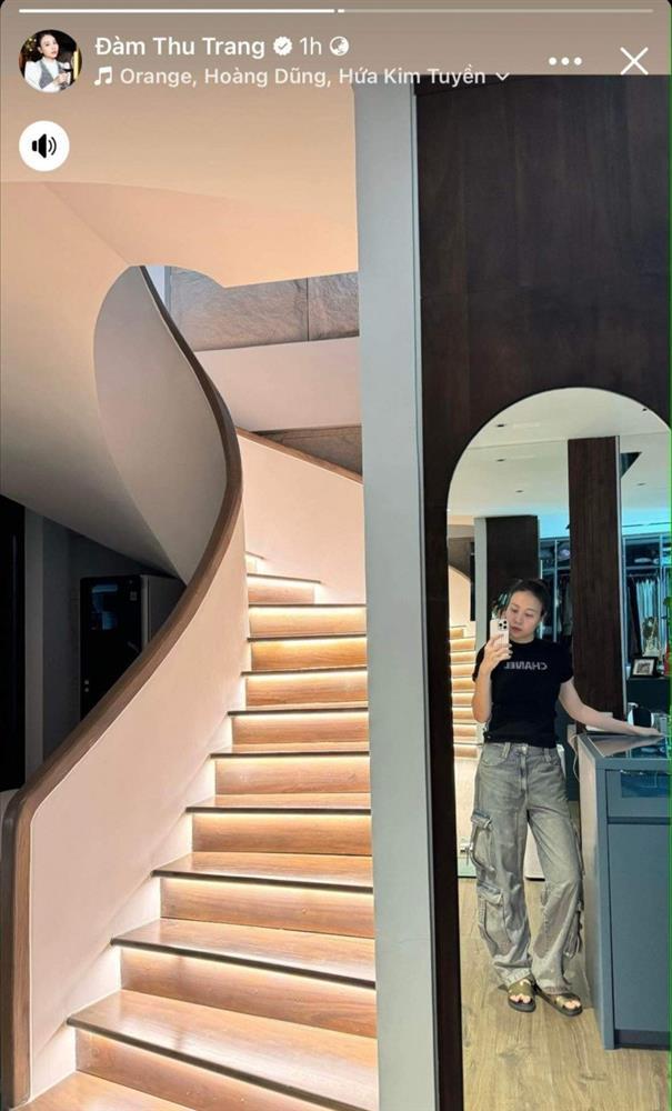 Chuẩn dâu hào môn như Đàm Thu Trang, sắm loạt dép bệt giá gần nghìn đô chỉ để mang trong nhà-1