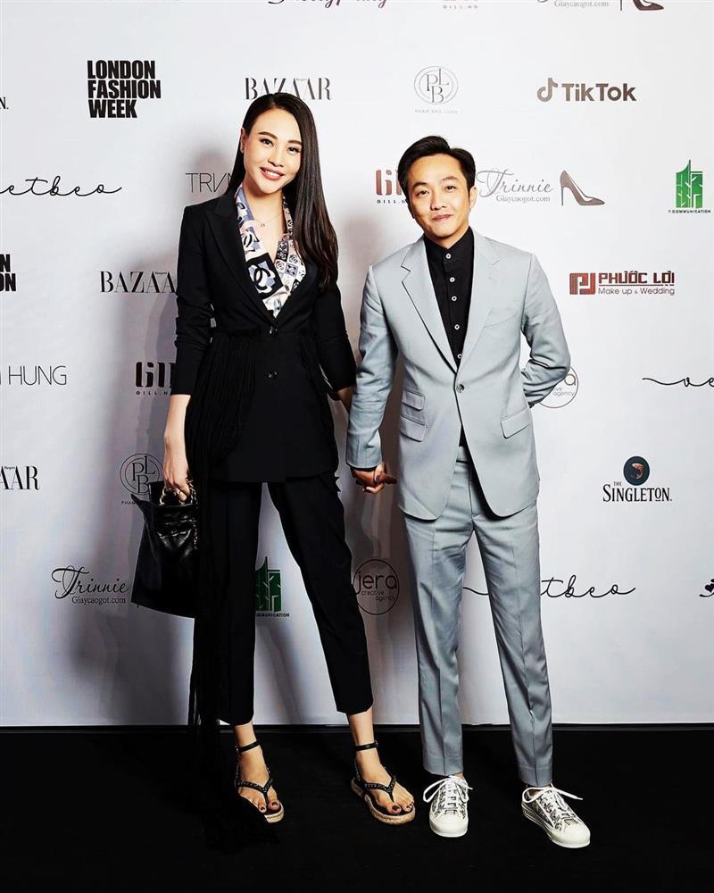 Chuẩn dâu hào môn như Đàm Thu Trang, sắm loạt dép bệt giá gần nghìn đô chỉ để mang trong nhà-6