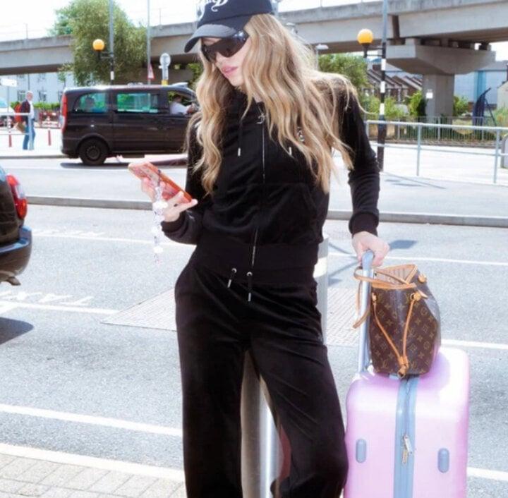 Set đồ thể thao vừa ấm vừa năng động-10