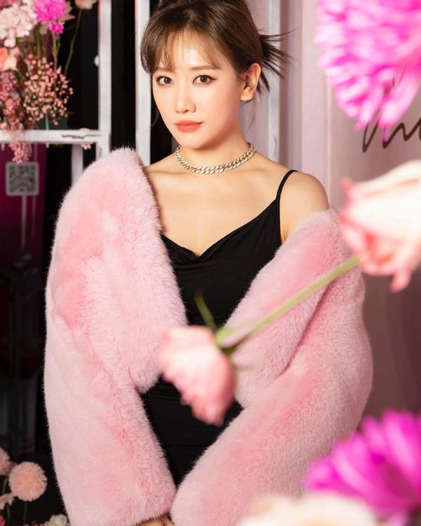 Hari Won khoe ảnh đi chơi cùng Trấn Thành ở Thái Lan nhưng khán giả lại chú ý sắc vóc sau Tết của người đẹp-8