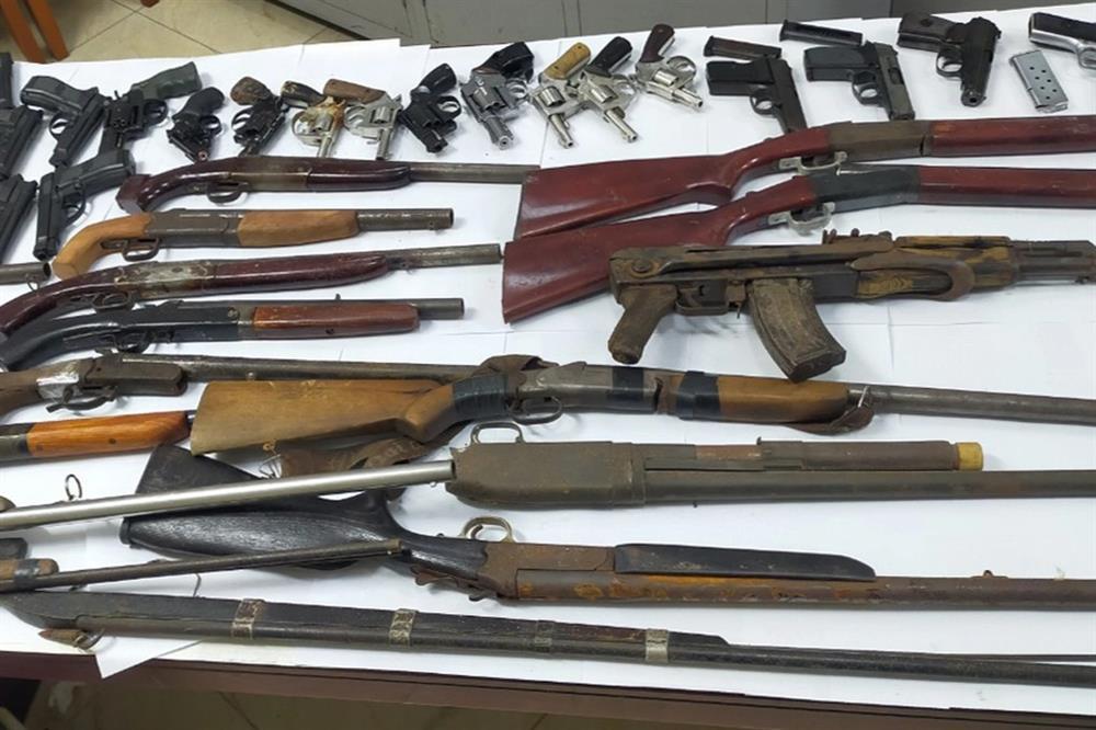 Đối tượng hình sự, thanh thiếu niên hư giao nộp hàng chục khẩu súng-2