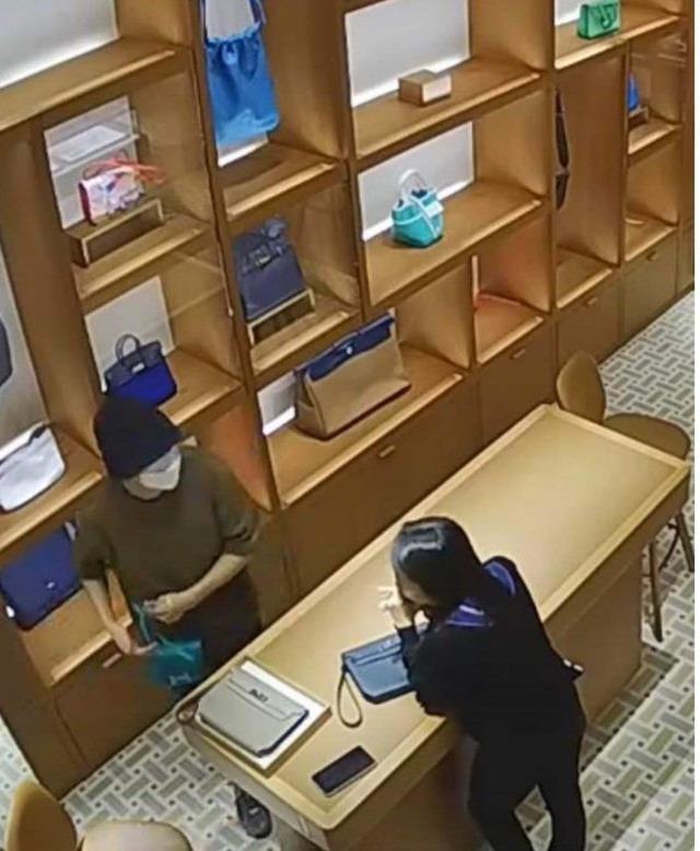 Bất ngờ nhân thân đối tượng trộm hàng hiệu trị giá gần 3 tỷ đồng ở TPHCM-1