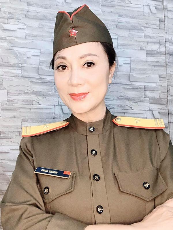 Đời thực tuổi xế chiều của mỹ nhân Hà thành xưa: NSƯT Hương Dung lên chức bà ngoại, sống giản dị bình yên-3