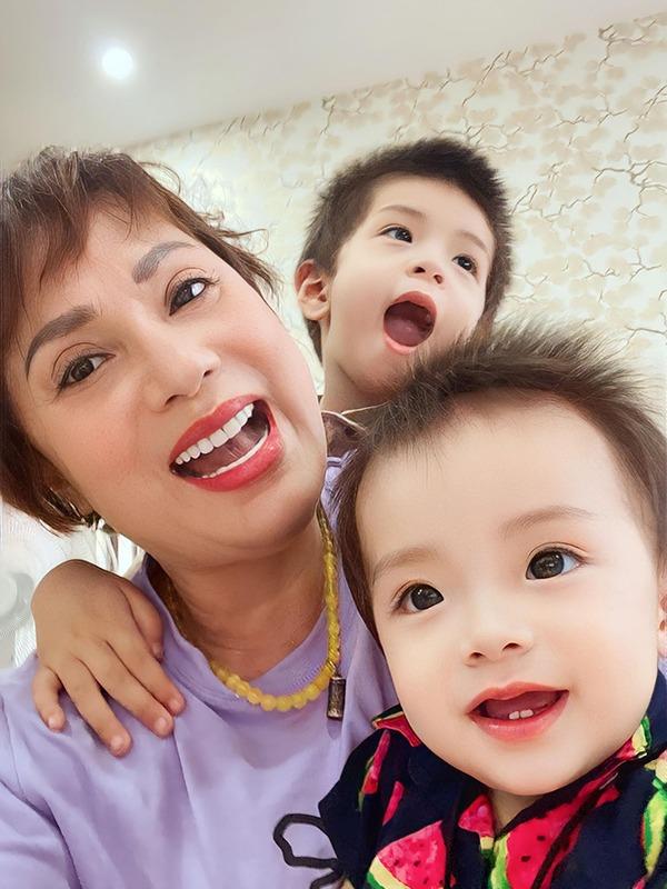 Đời thực tuổi xế chiều của mỹ nhân Hà thành xưa: NSƯT Hương Dung lên chức bà ngoại, sống giản dị bình yên-8