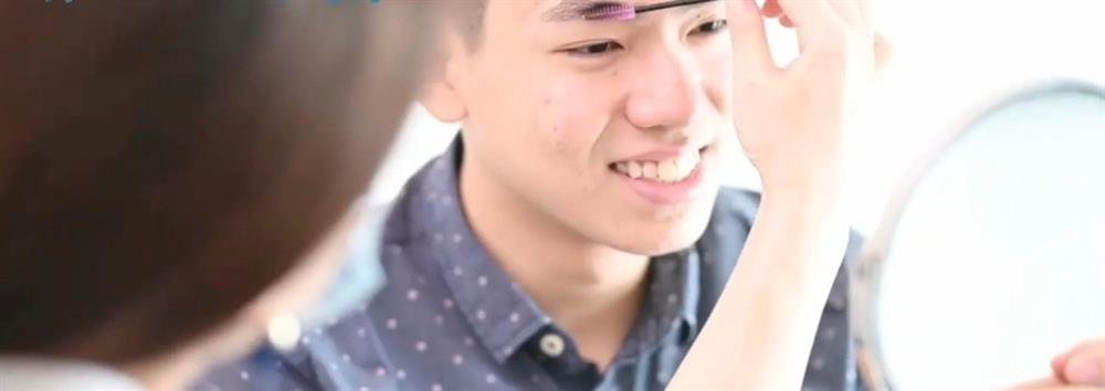 Để có bạn gái, nam giới rộ mốt thuê người trang điểm trước khi đi hẹn hò-1