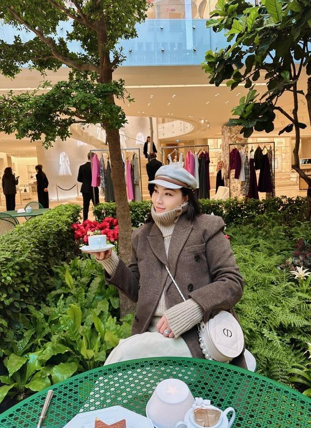 Quỳnh Thư lần đầu khoe trọn vóc dáng bầu bí, được chồng cưng chiều tẩm bổ, sắm sửa đồ hiệu cho em bé-3