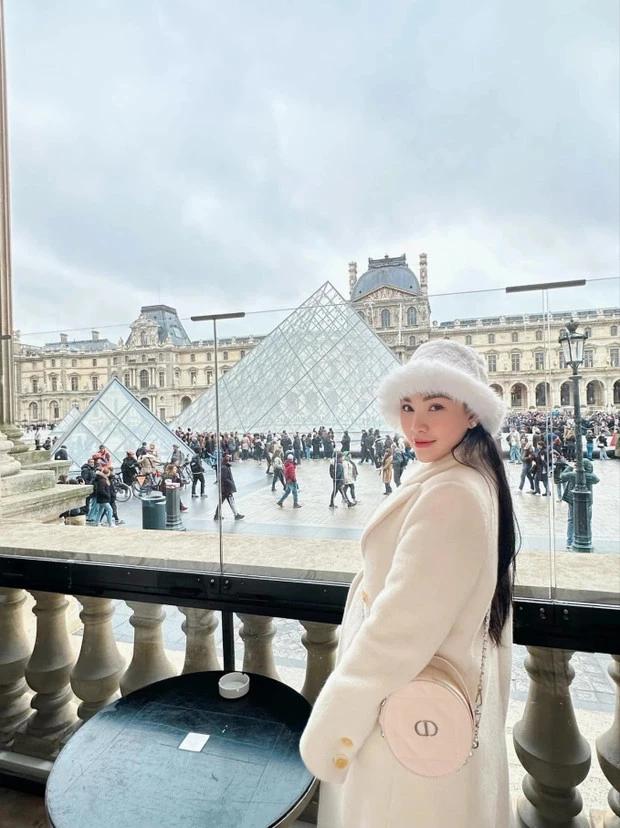 Quỳnh Thư lần đầu khoe trọn vóc dáng bầu bí, được chồng cưng chiều tẩm bổ, sắm sửa đồ hiệu cho em bé-4