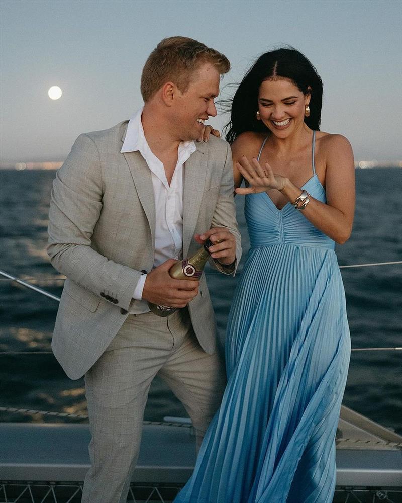 Hoa hậu Nam Phi được cầu hôn trên du thuyền-1