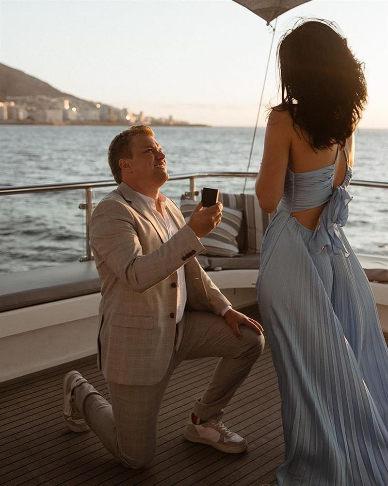 Hoa hậu Nam Phi được cầu hôn trên du thuyền