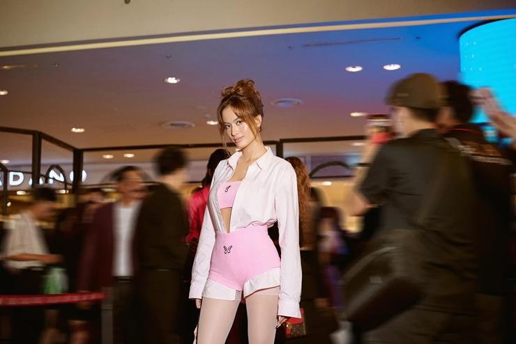 Hình thể ấn tượng của 3 mỹ nhân dạy đi dạy đứng, Đỗ Thị Hà có hơn nàng mẫu 2 con?-6