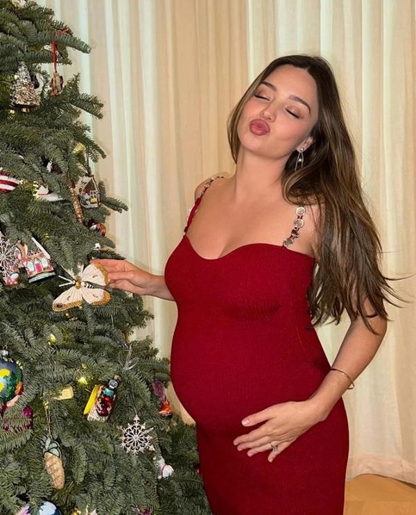 Siêu mẫu Miranda Kerr sinh con trai thứ ba cho tỷ phú kém 7 tuổi-2