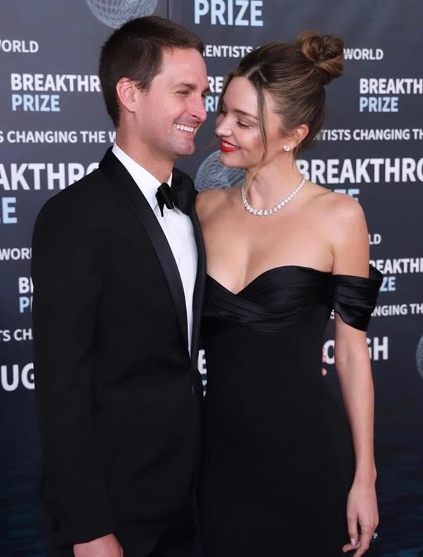 Siêu mẫu Miranda Kerr sinh con trai thứ ba cho tỷ phú kém 7 tuổi-3