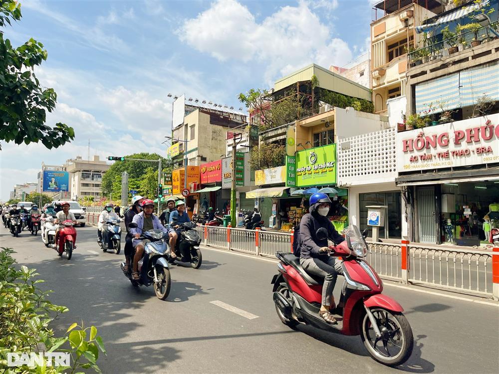 Cảnh trái ngược TPHCM - Hà Nội: Nơi nắng rát mặt, chỗ khốn khổ vì rét buốt-11