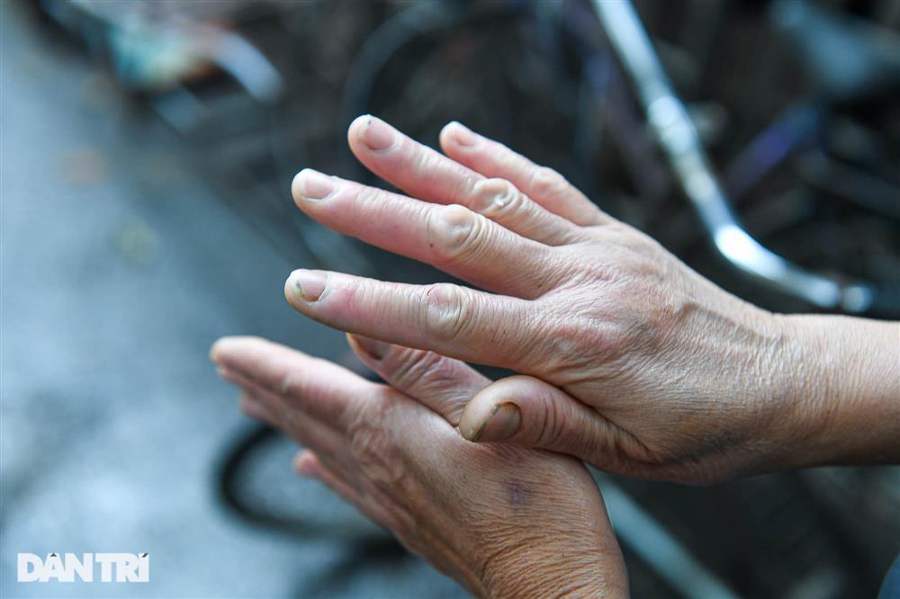 Cảnh trái ngược TPHCM - Hà Nội: Nơi nắng rát mặt, chỗ khốn khổ vì rét buốt-4